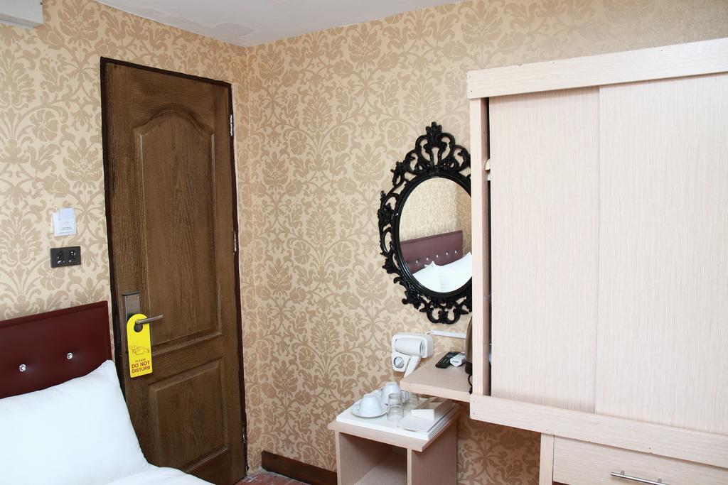 Harrys Suite Hotel Μπανγκόκ Δωμάτιο φωτογραφία